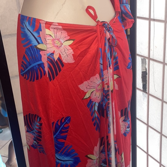 Floral summmertime beach 2 piece set, scrunch off the shoulder crop top & skirt - Picture 3 of 5